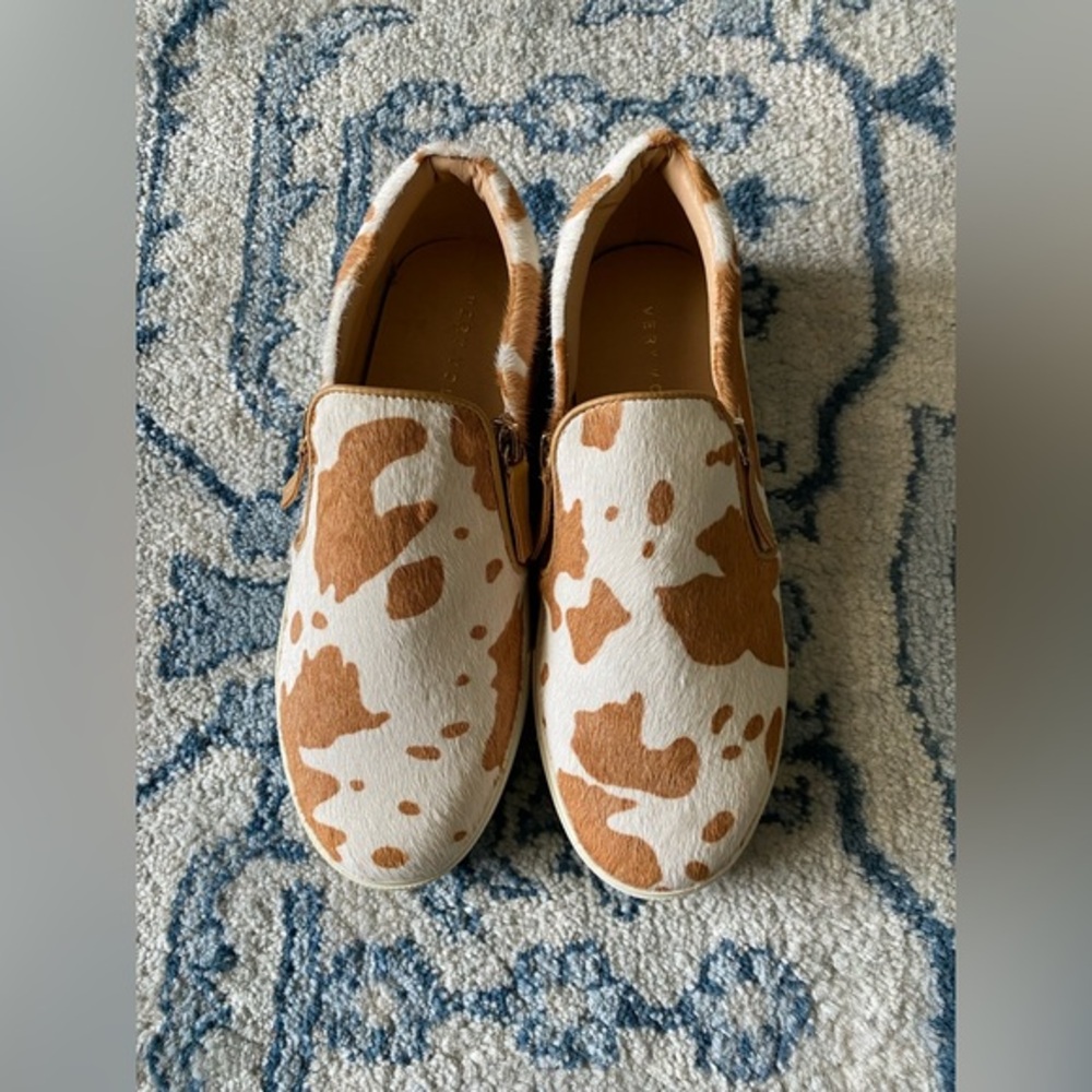 VERY VOLATILE New Without Box Normande Sneakers Real Fur Horse Tan and White 6.5